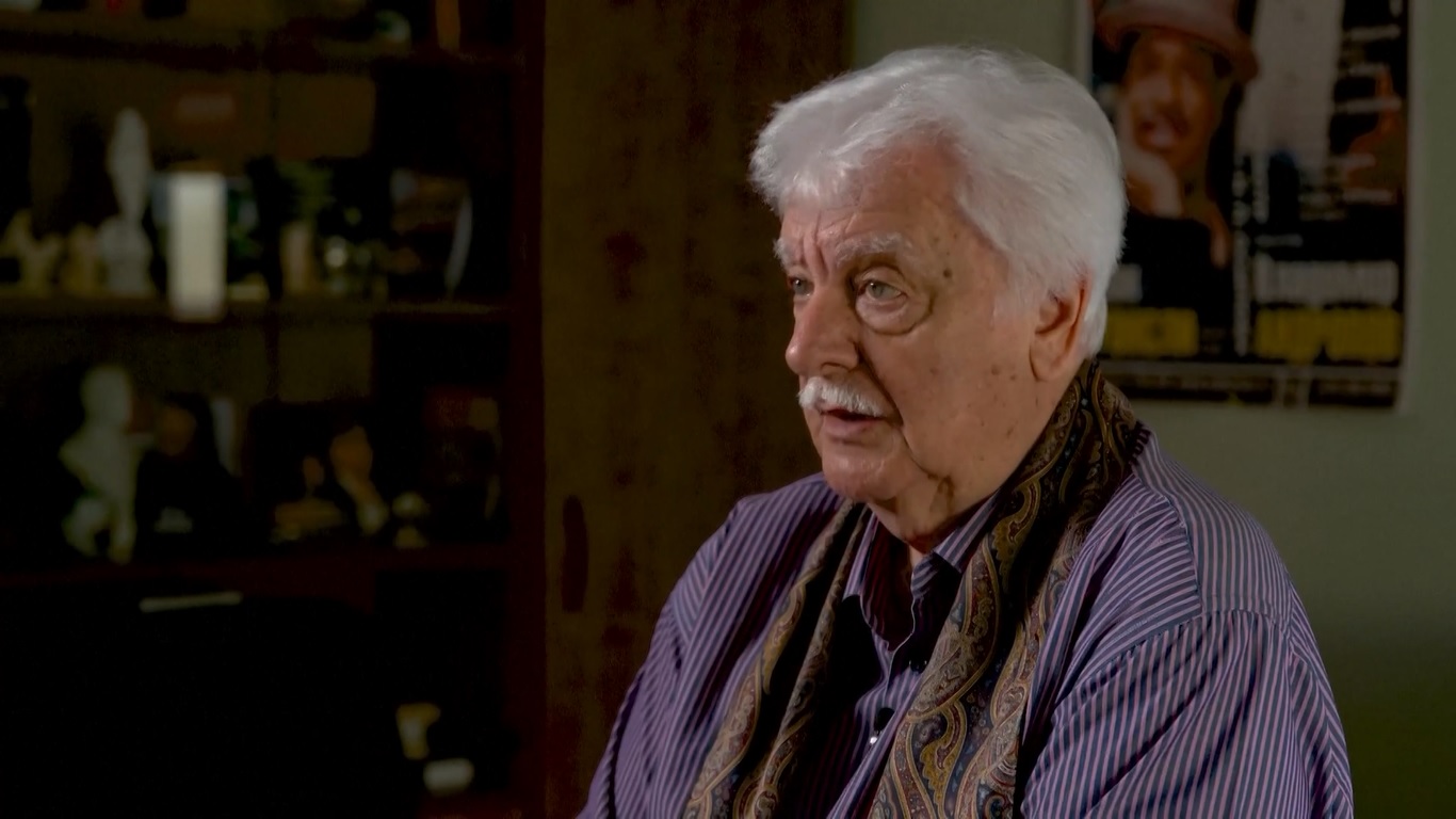 Orkestra ini menampilkan berbagai alat musik tradisional Rusia