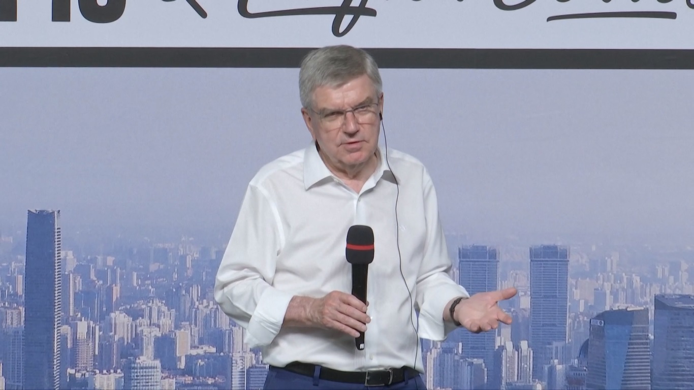 Bach mengatakan pada konferensi pers pada hari Minggu (19/5) bahwa banyak atlet Tiongkok yang berada di posisi tiga besar dalam dua hari terakhir