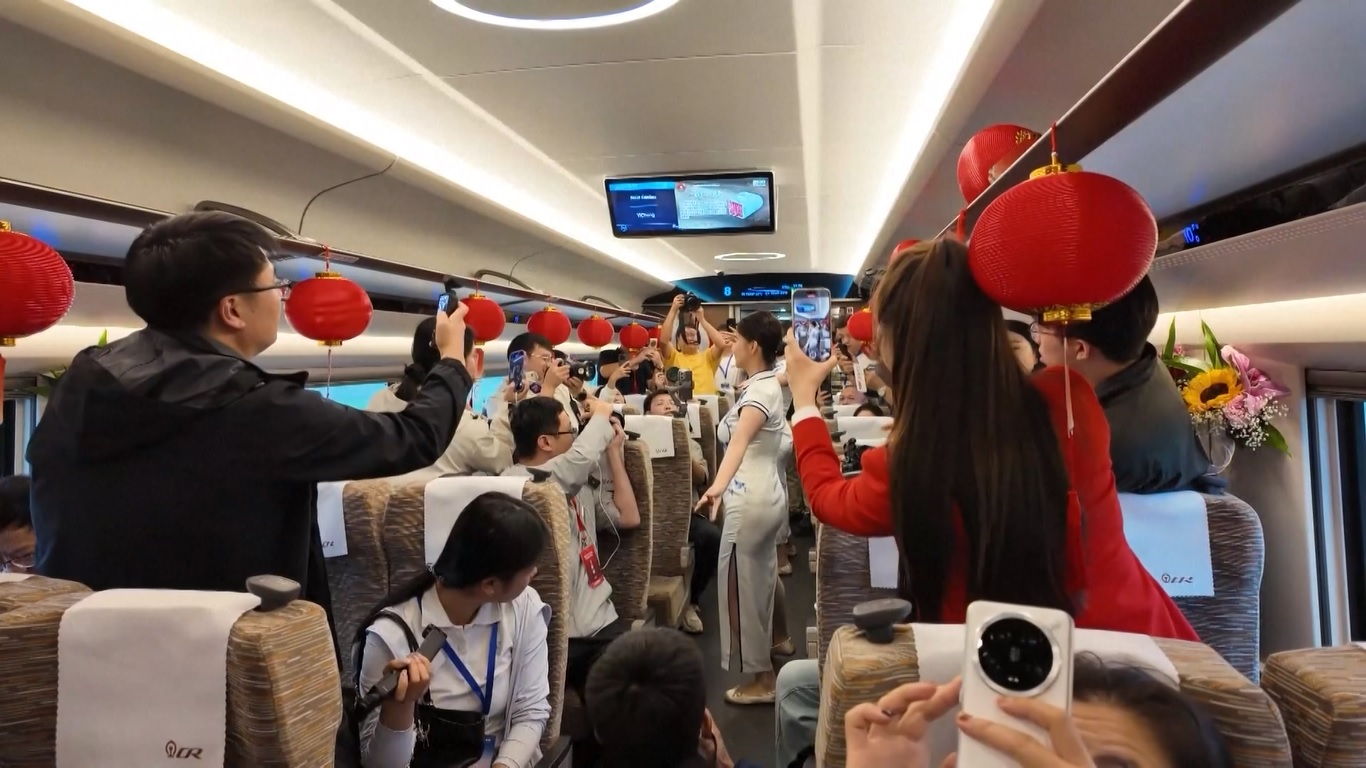 Kereta Cepat Xiangyang-Jingmen Resmi Beroperasi di Tiongkok Tengah