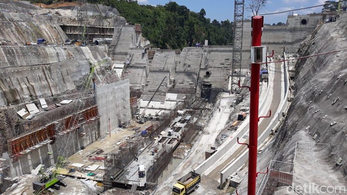 Direktur Proyek PLTA Kerinci Alimudin Sewang menjelaskan proyek ini sudah dimulai sejak 2019 lalu Hingga saat ini proses pembangunan sudah mencapai 67 persen dan akan beroperasi sepenuhnya pada April 2025 mendatang