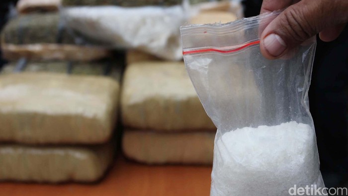 Bea Cukai Soekarno-Hatta juga berkoordinasi dengan Polres Metro Jakarta Pusat untuk dilakukan penyelidikan dan penyidikan lebih lanjut terhadap FIK berikut barang buktinya