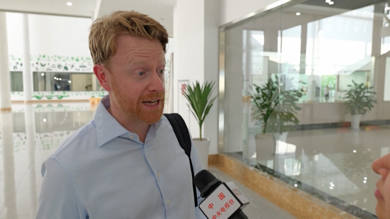 Di dalam ruang pamer model kendaraan energi baru (EV) Chang'an Automobile