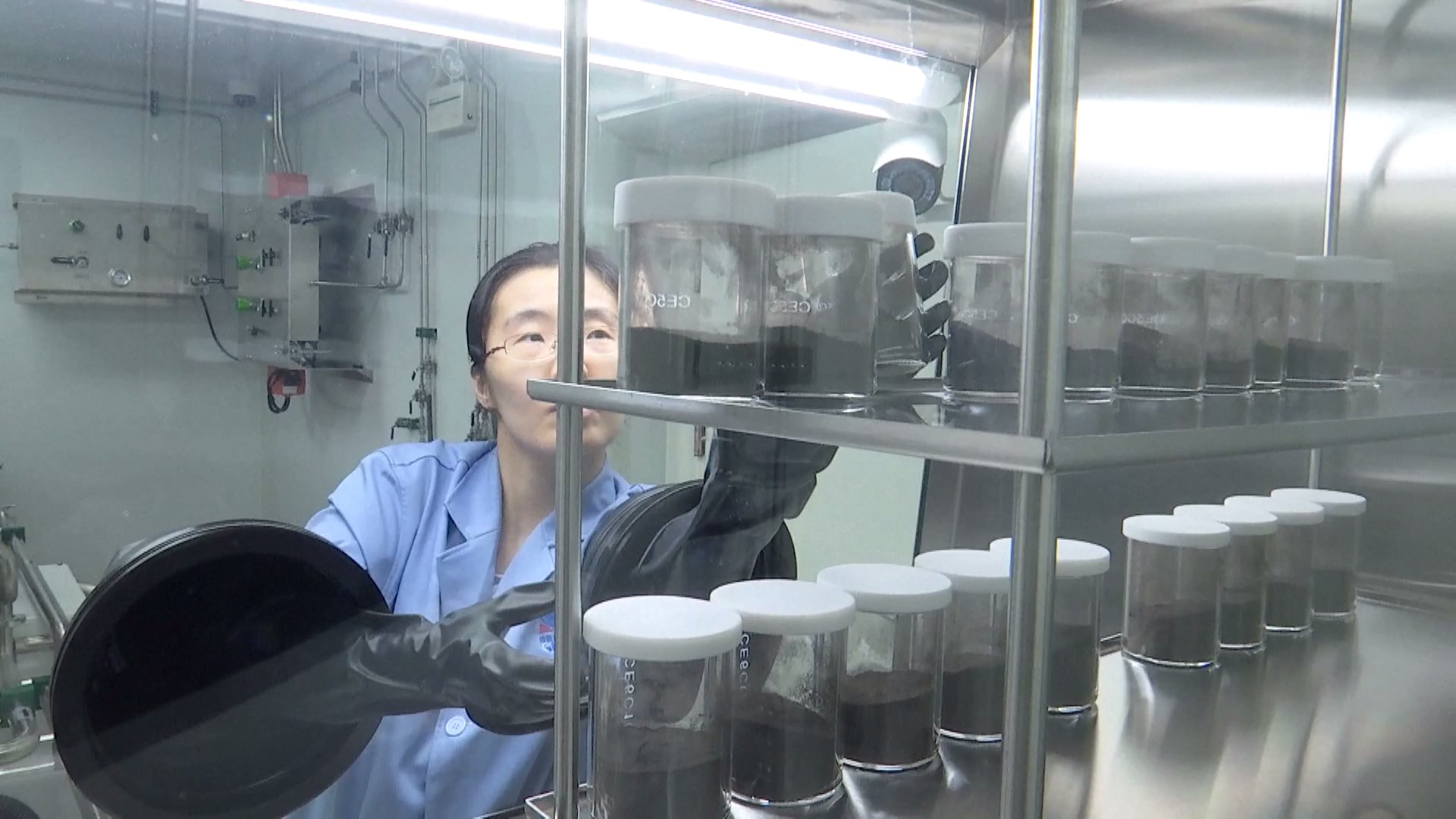 Sampel bulan yang dikumpulkan oleh misi Chang'e-6 Tiongkok memberikan wawasan yang belum pernah ada sebelumnya mengenai sisi jauh bulan yang penuh teka-teki