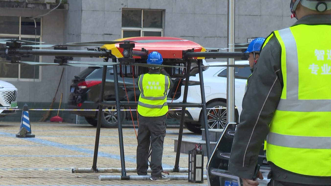 Drone Pengangkut Berat Memulai Debutnya di Chongqing untuk Mengangkut Material Menara Transmisi