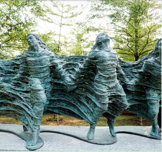 Tak berlebihan rasanya bila gelaran Art Jakarta Gardens ini merupakan awalan babak baru perjalanan seni rupa Indonesia 2023