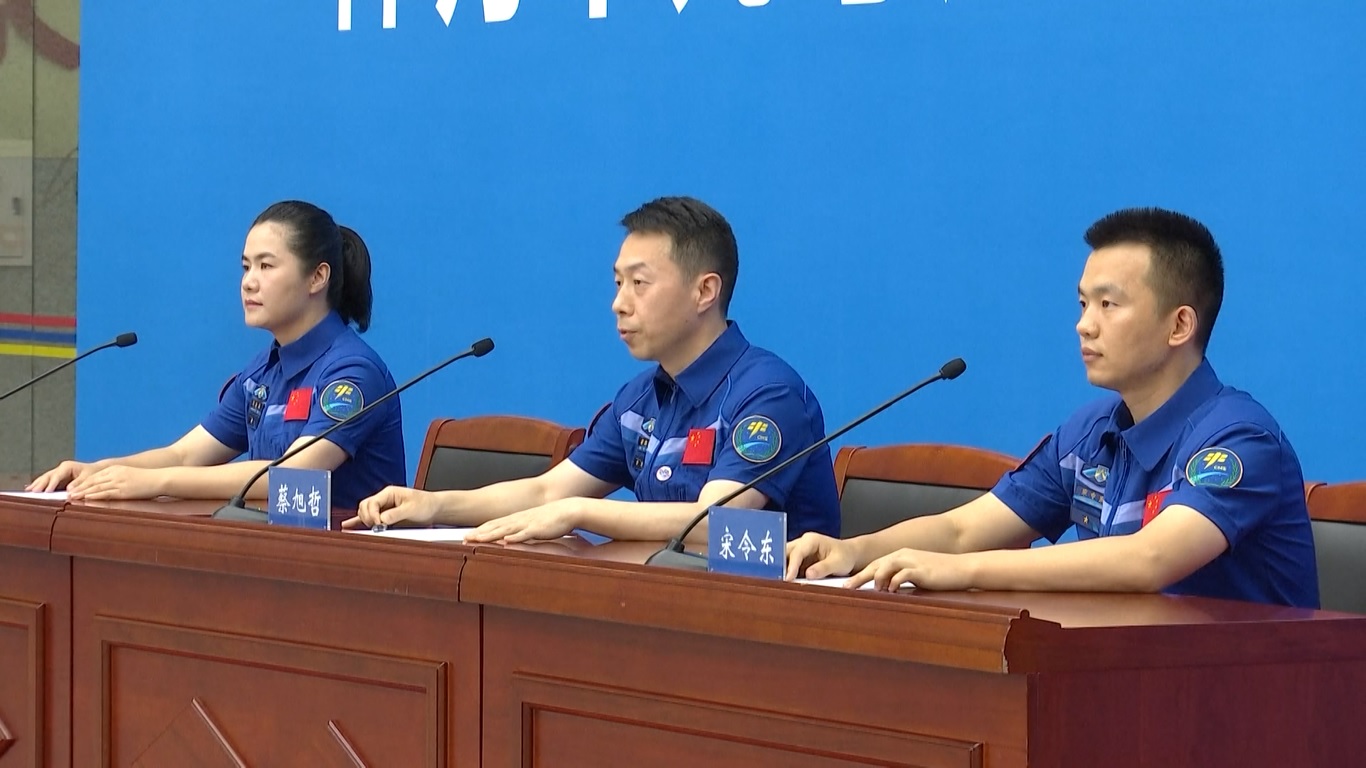 Astronot Shenzhou-19 Tiongkok Bertemu Pers usai Kembali dari Luar Angkasa