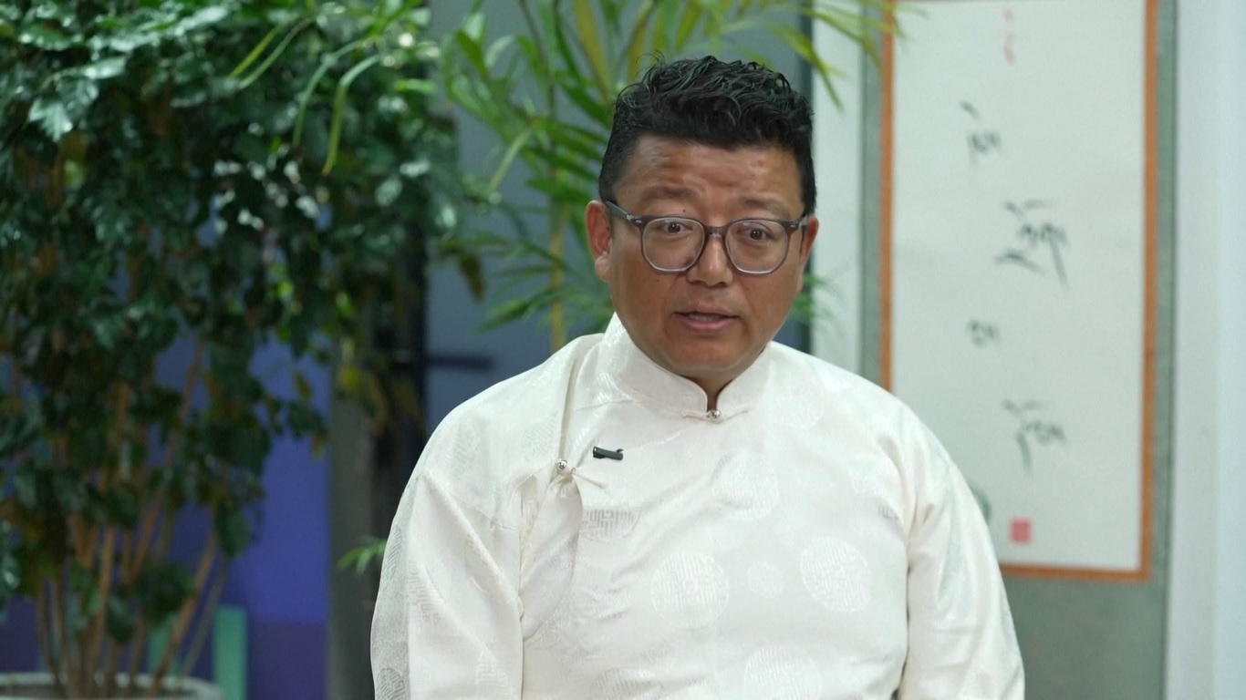 Guru Bahasa Inggris di Lhasa Ini Dukung Pembelajaran Personal untuk Persiapkan Siswa Hadapi Masa Depan