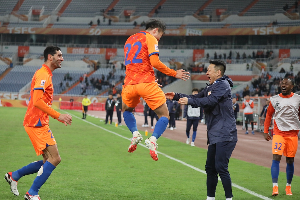 Shandong Taishan berhasil mengalahkan Incheon United dari Korea Selatan 3-1 di kandang sendiri di babak penyisihan grup Liga Champions Konfederasi Sepak Bola Asia (AFC) kemenangan ini membuka harapan mereka untuk mencapai Babak 16 Besar