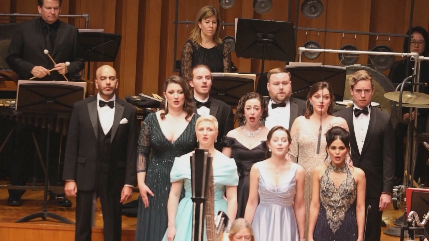 Konser tersebut dibawakan oleh Philadelphia Orchestra dan Asian American Performing Arts Center dari Amerika Serikat