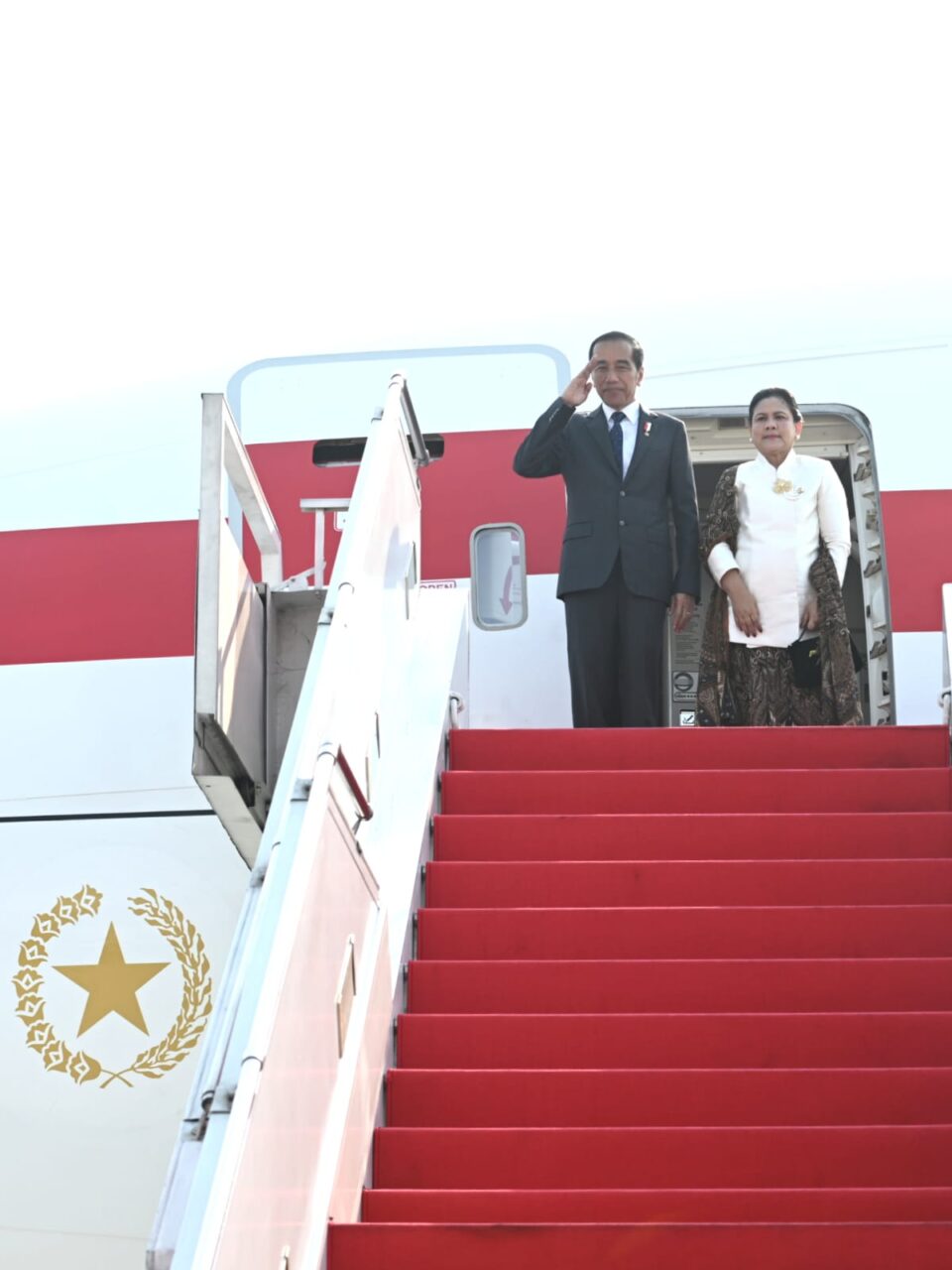 Presiden Jokowi menyebut kunjungannya ke Beijing adalah untuk bertemu dengan Presiden Xi Jin Ping serta menghadiri Konferensi Tingkat Tinggi (KTT) ke-3 Belt and Road Forum (BRF) for International Cooperation