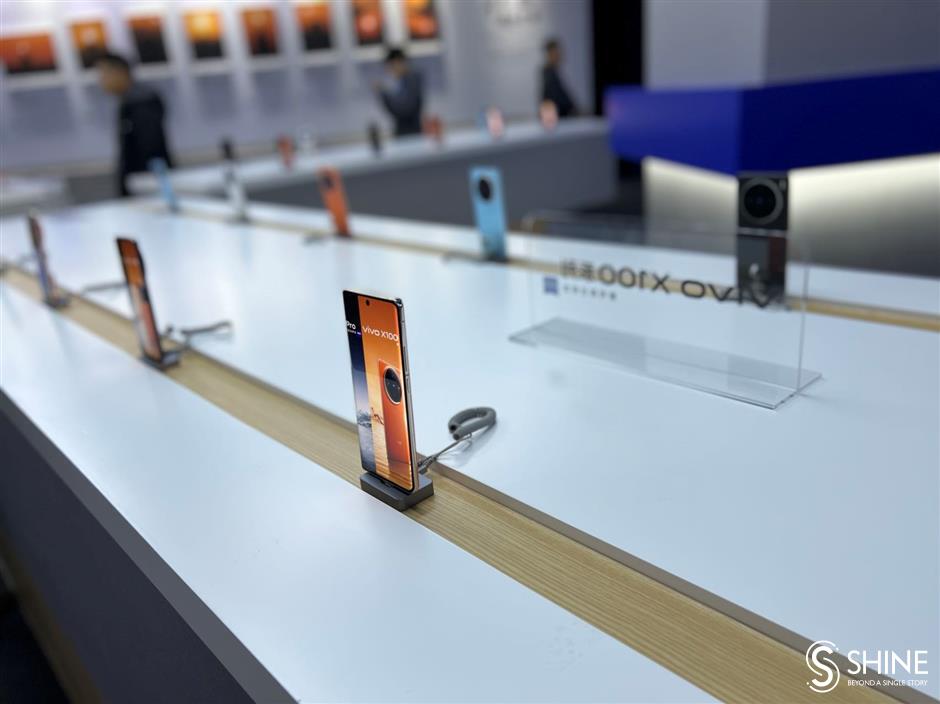 Raksasa telekomunikasi Tiongkok ini meluncurkan sub-merek AI-nya untuk pertama kalinya