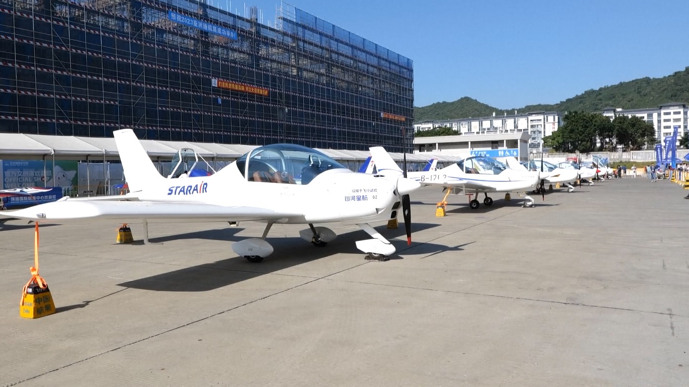 Pesawat sport ringan dengan dua kursi ini memiliki sistem propulsi yang kuat dan bodi yang sangat ringan