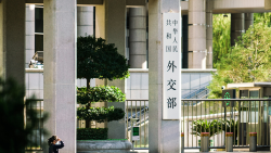 Kementerian Luar Negeri Tiongkok akan melakukan segala yang mungkin untuk melindungi keselamatan lebih dari 1500 warga negara Tiongkok di Sudan