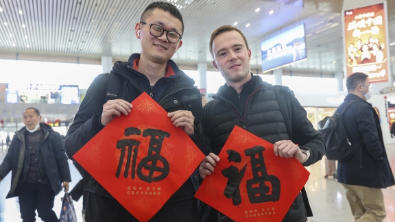 Kebijakan pembebasan visa Tiongkok telah mendorong peningkatan perjalanan masuk