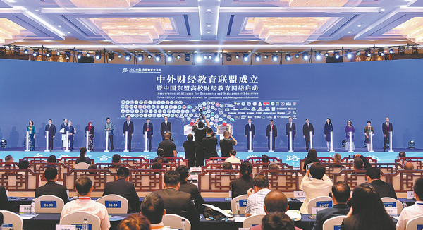 Kemajuan pesat dalam kecerdasan buatan telah memicu transformasi revolusioner dalam sektor keuangan dan ekonomi