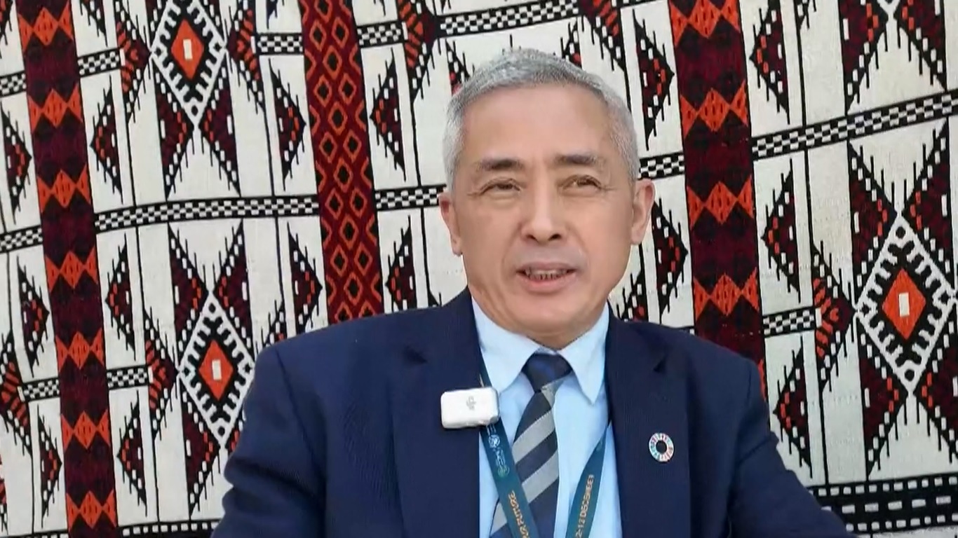 Lu memenangkan penghargaan tersebut atas kerja kerasnya selama tiga dekade dalam membalikkan degradasi lingkungan dan memerangi penggurunan di Tiongkok