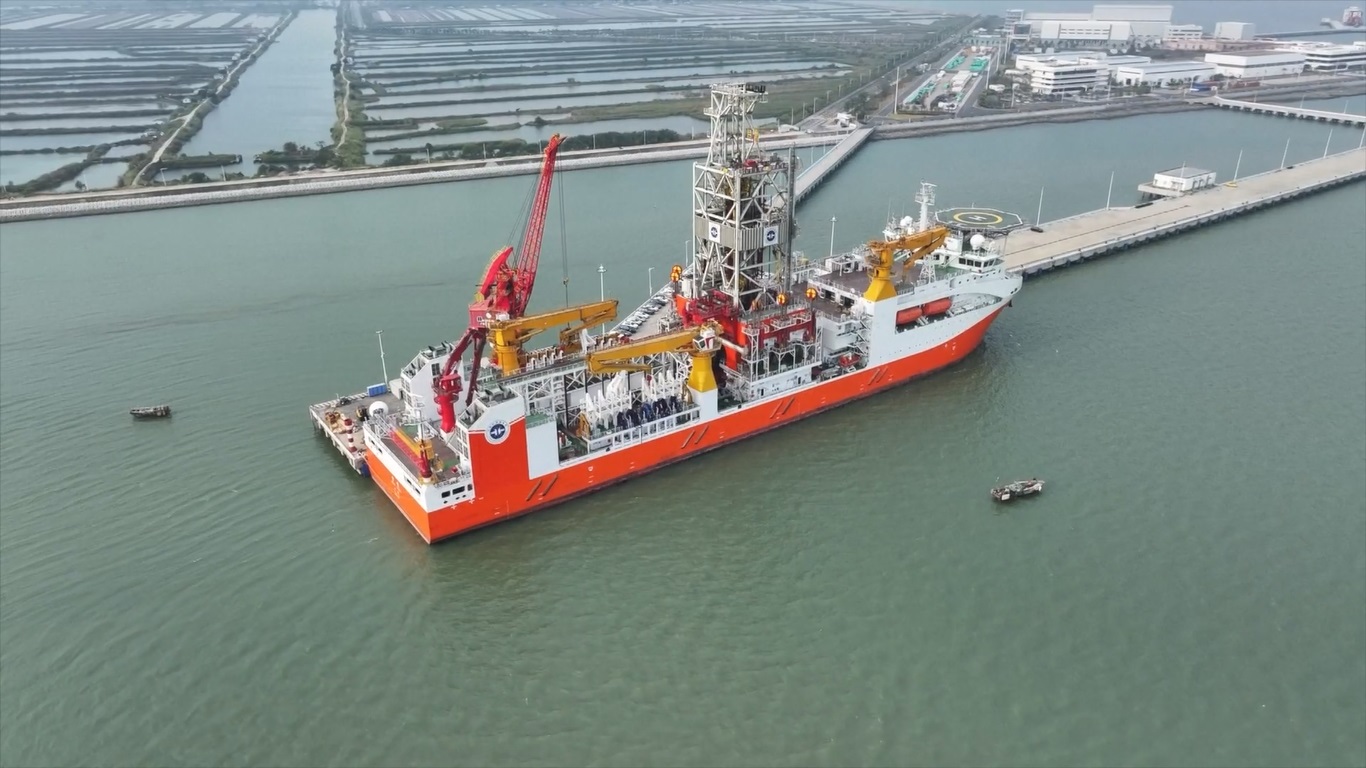 Kapal ini memiliki jangkauan 15