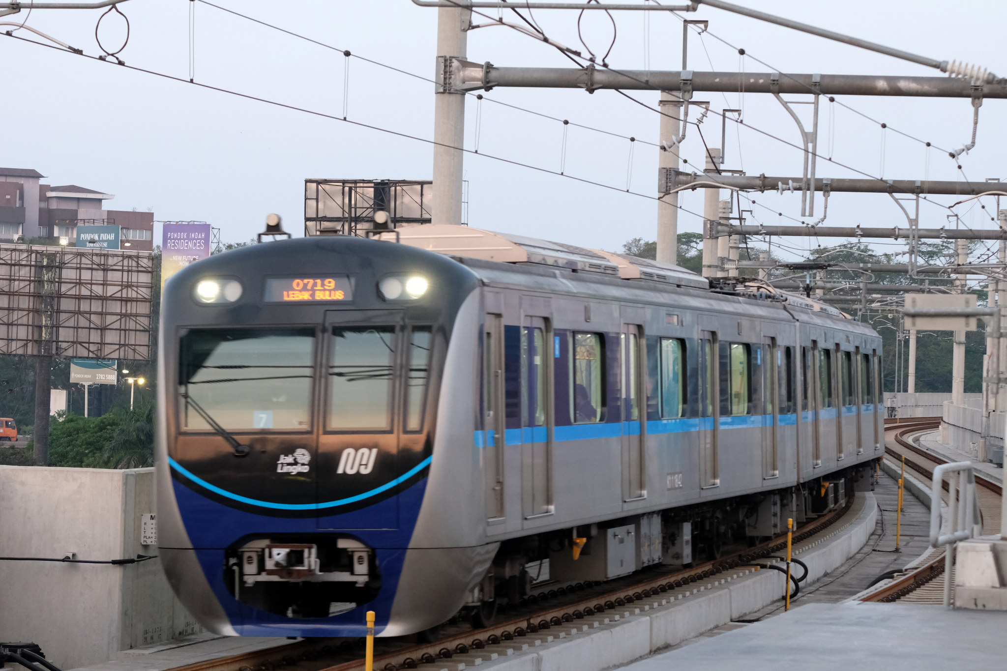 Penjabat (Pj) Gubernur DKI Jakarta Heru Budi Hartono baru saja menandatangani MoU dengan Gubernur Jawa Barat Ridwan Kamil dan Plt Wali Kota Bekasi Tri Adhianto soal pembangunan MRT dari Cikarang-Balaraja