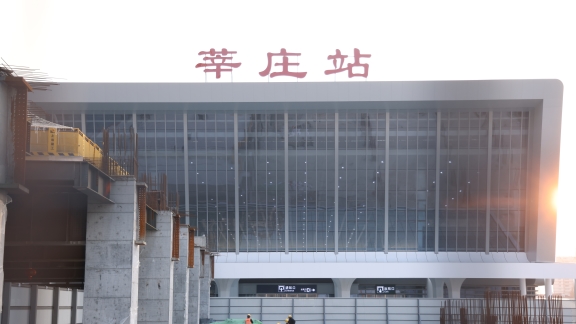 Stasiun Kereta Api Xinzhuang beroperasi dengan model naik