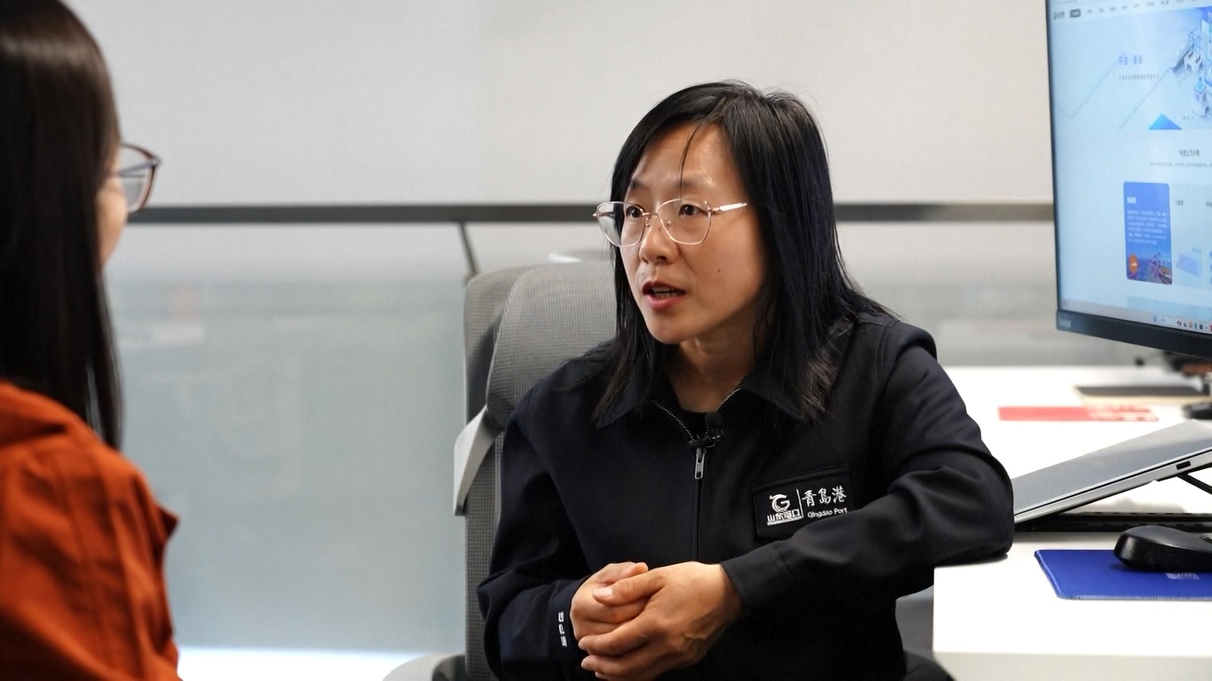 Melalui platform layanan cerdas