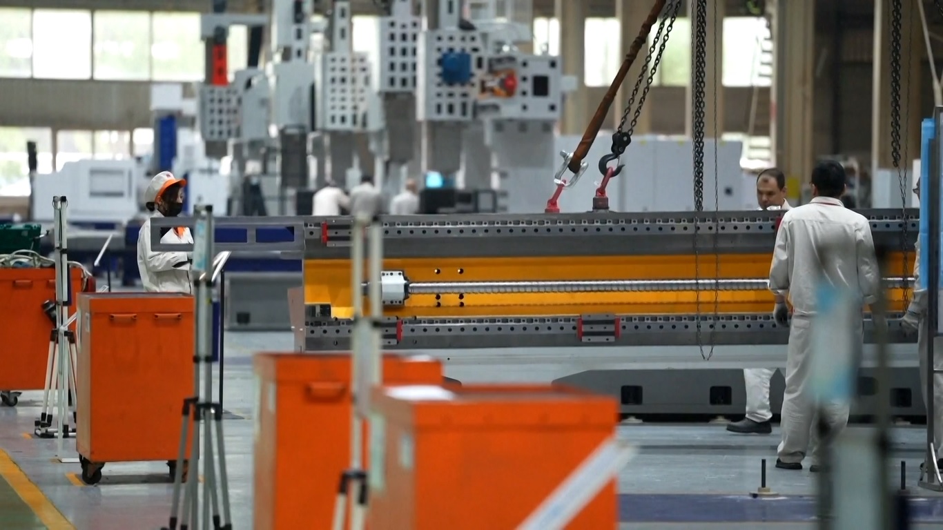 Perusahaan Manufaktur Kelas Atas Pimpin Keuntungan di Pasar Saham Tiongkok pada Semester Pertama 2025