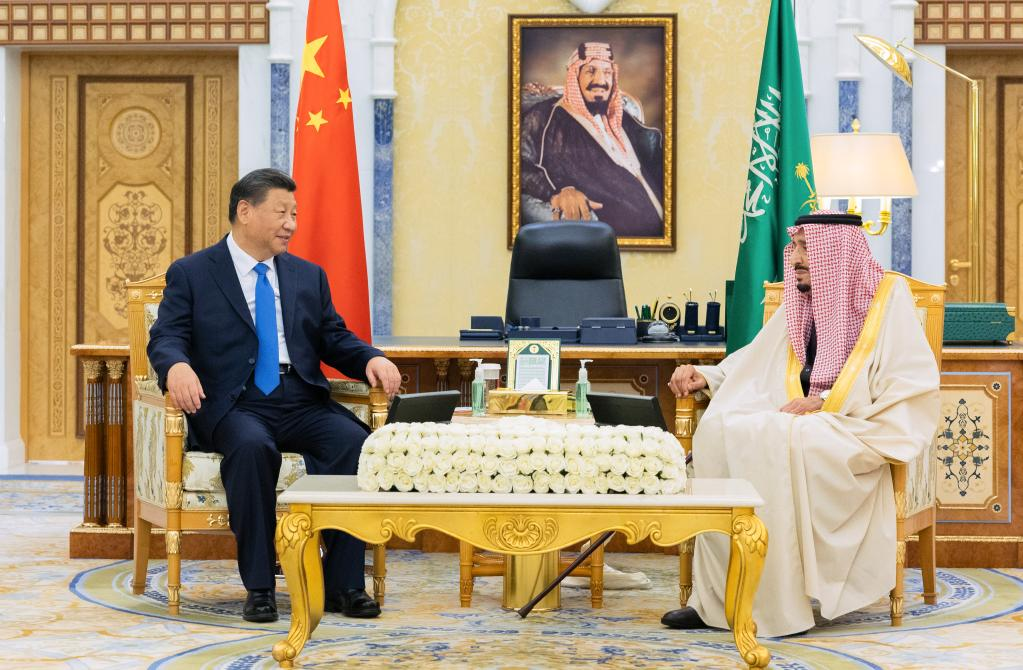 iongkok siap memperkuat komunikasi strategis dan kerja sama dengan Arab Saudi untuk melayani kepentingan pembangunan kedua negara dan menjaga perdamaian dan stabilitas global