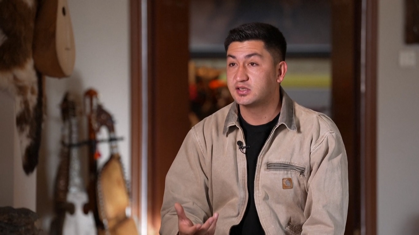 Pemuda Tajikistan Melestarikan Warisan Budaya melalui Homestay Panyang di Xinjiang