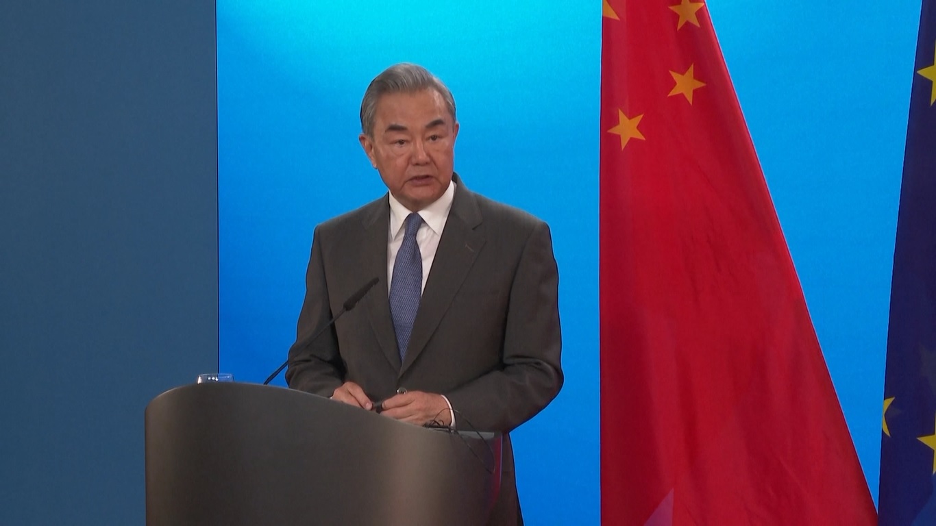 Menlu Tiongkok Serukan Perundingan Damai untuk Selesaikan Krisis Ukraina