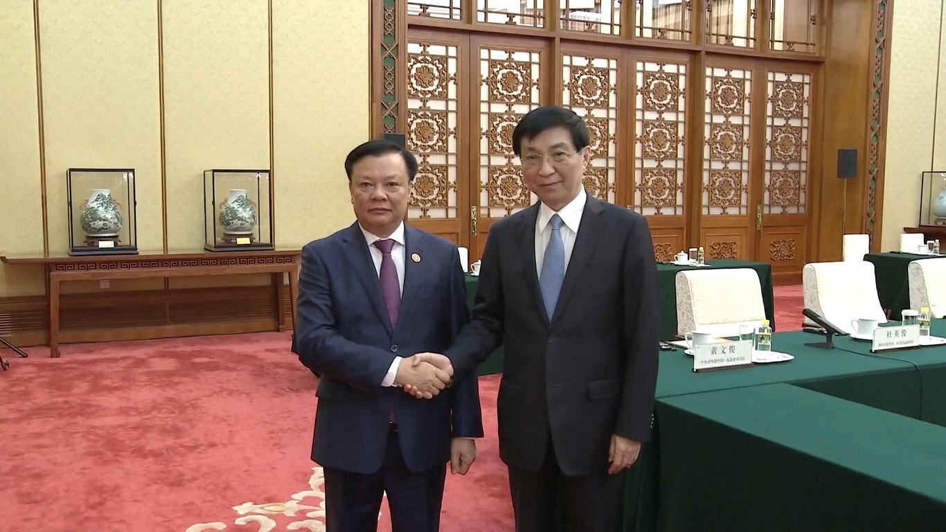 Wang mengatakan bahwa di bawah arahan strategis Sekretaris Jenderal Xi Jinping dan Sekretaris Jenderal Nguyen Phu Trong