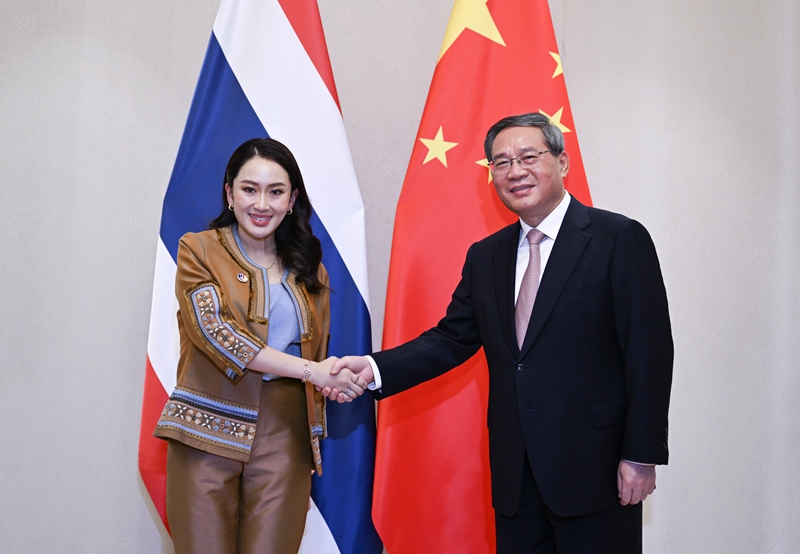 Tiongkok dan Thailand adalah sahabat karib dan tetangga yang dihubungkan oleh gunung dan sungai