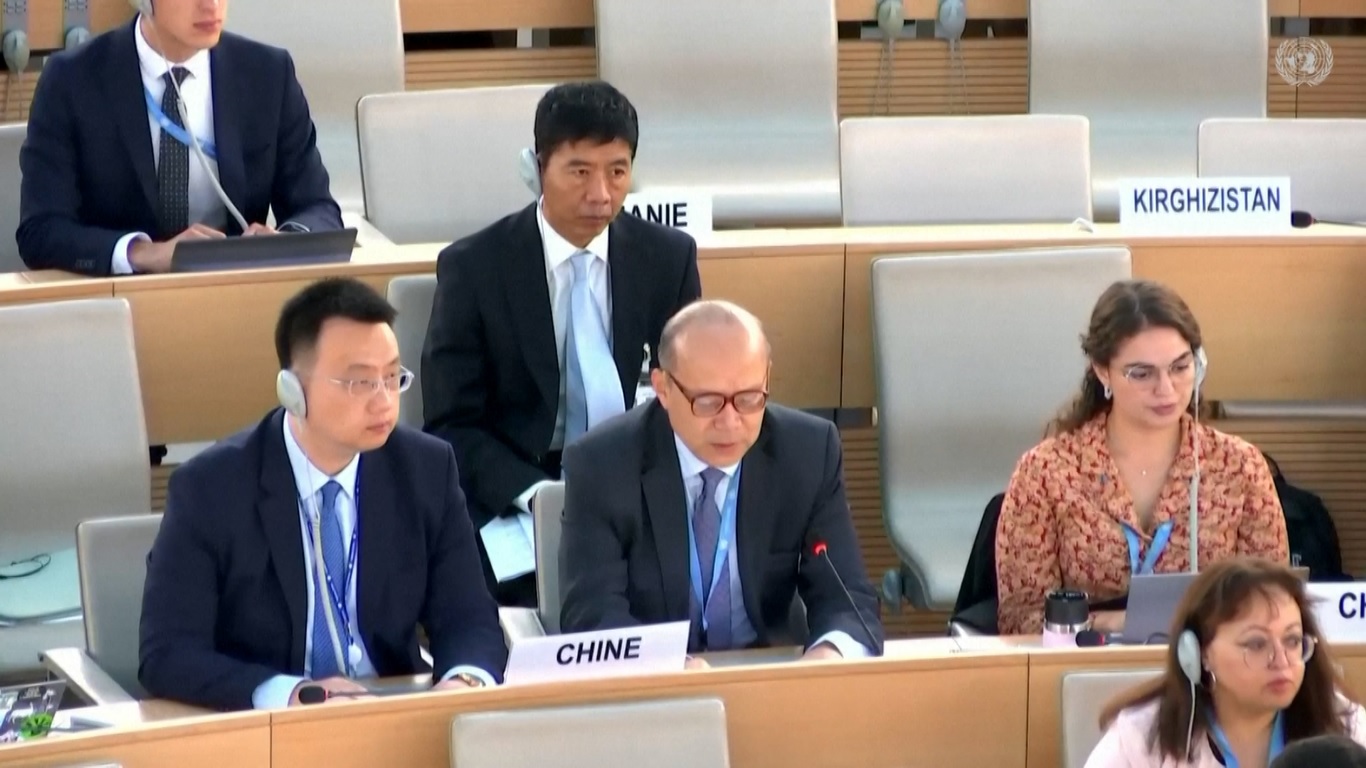 Tiongkok berkomitmen pada model pembangunan hak asasi manusia yang sesuai dengan kondisi nasionalnya dan telah berhasil menghapuskan kemiskinan ekstrim untuk pertama kalinya dalam sejarahnya