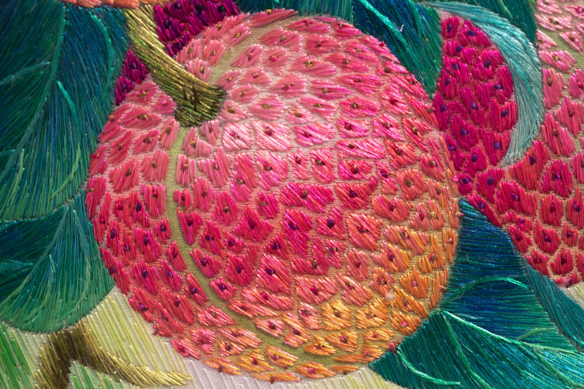 Bordir Kanton Menghidupkan Budaya Leci