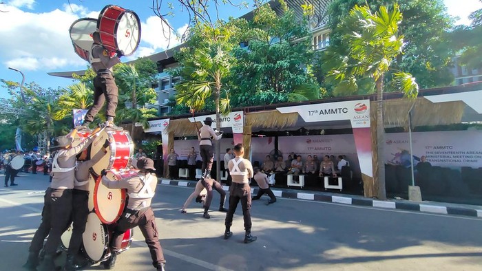 AMMTC ke-17 dimaksudkan untuk memperkuat dan meningkatkan koordinasi lintas sektoral termasuk pertukaran informasi mengenai isu-isu kejahatan transnasional dengan badan-badan sektoral ASEAN