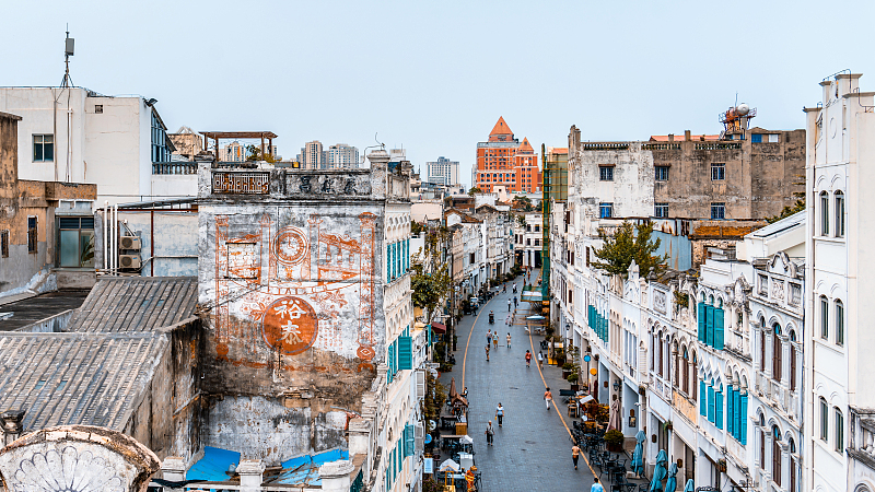 Haikou Qilou Old Street dibangun lebih dari 100 tahun lalu