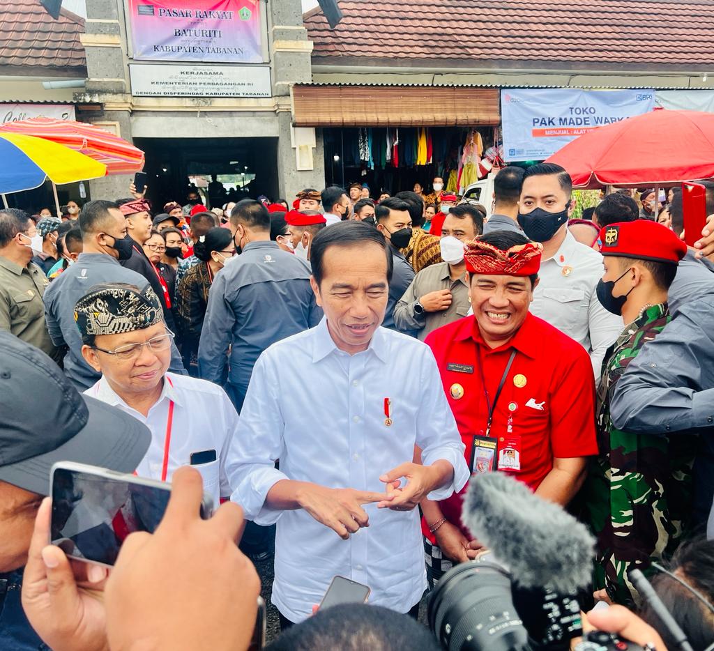 Presiden RI Joko Widodo (Jokowi) menanggapi usulan Ketua Umum Partai Kebangkitan Bangsa (PKB) Muhaimin Iskandar atau Cak Imin soal peghapusan pemilihan calon gubernur dan jabatan gubernur