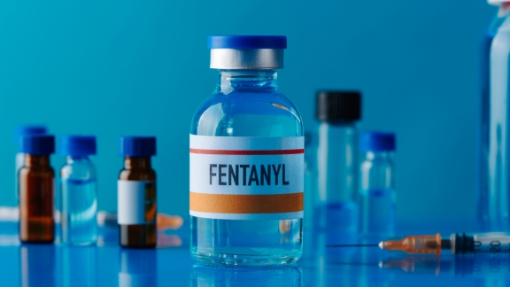Xie menyambut baik kunjungan Gupta yang akan datang ke Tiongkok dan memberi pengarahan kepada Gupta tentang upaya otoritas pengendalian narkoba Tiongkok baru-baru ini menekankan bahwa “masalah fentanil bukanlah masalah Tiongkok juga bukan disebabkan oleh Tiongkok”