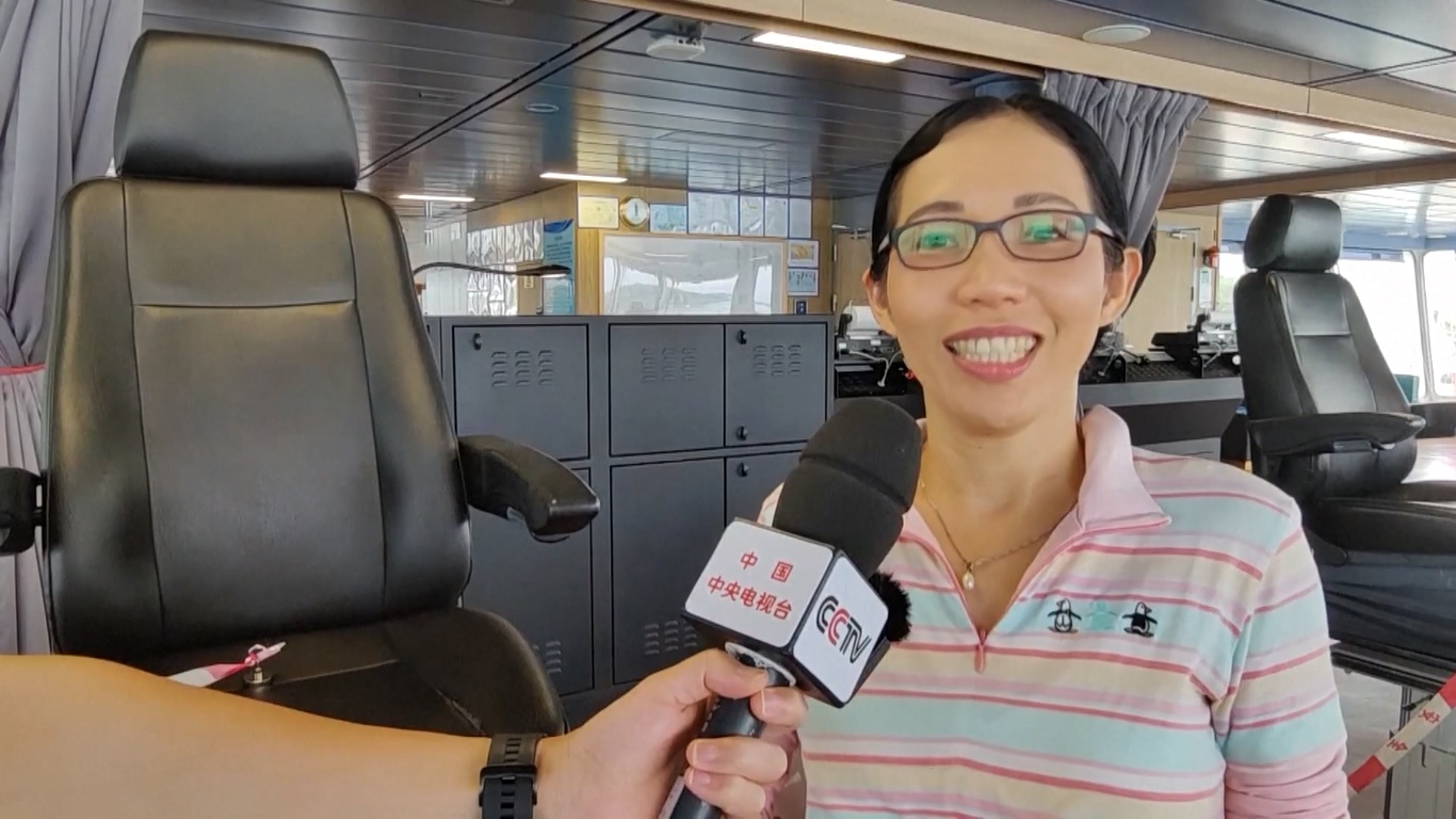 Kapal pemecah es itu berlabuh di Thailand pada Senin (19/5)