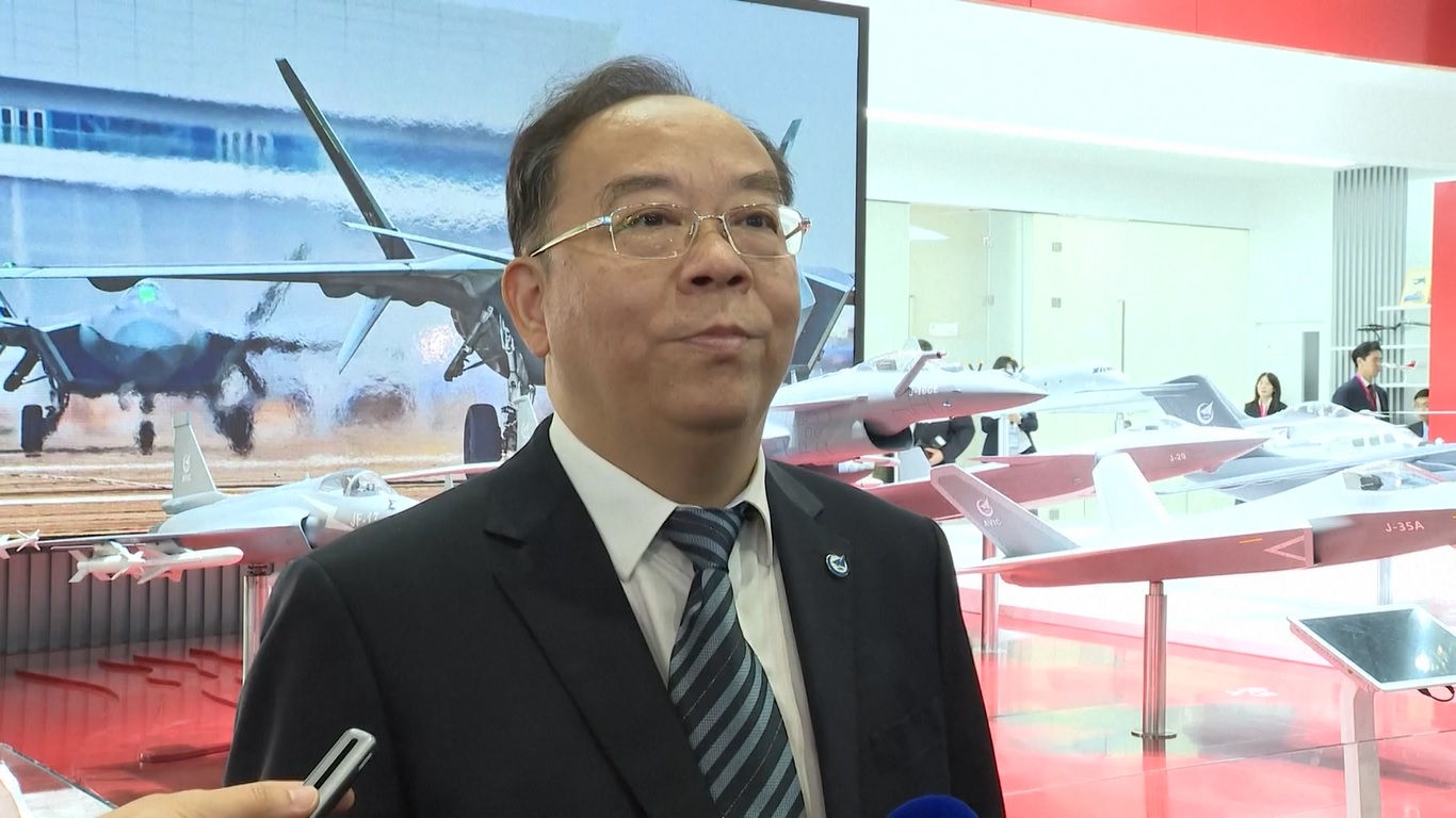 Tiongkok Pamerkan Inovasi Penerbangan Militer di Paris Air Show