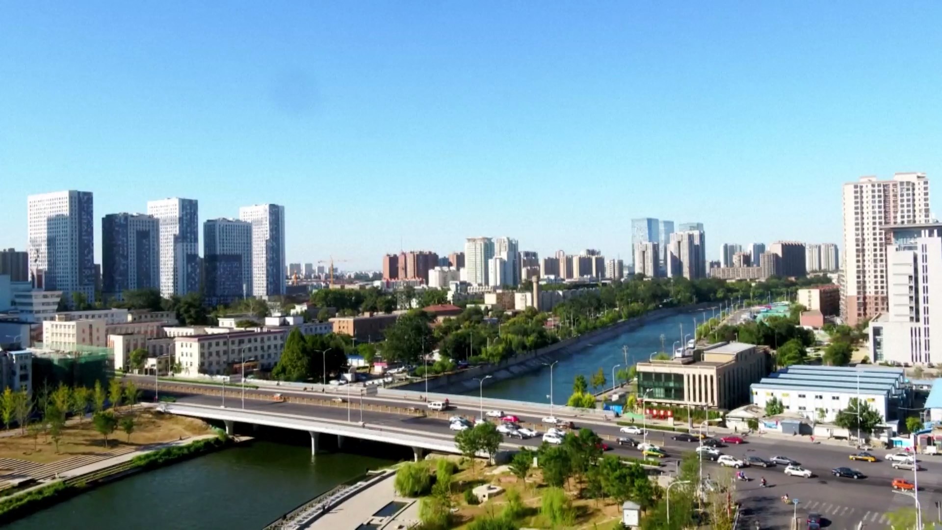 Industri manufaktur informasi elektronik Tiongkok terus pulih dalam delapan bulan pertama tahun ini