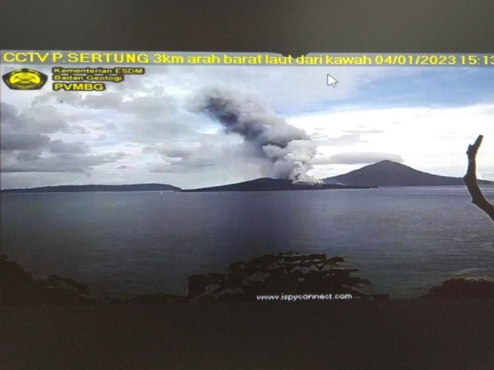 erupsi pertama Gunung Anak Krakatau di awal tahun ini terjadi kemarin