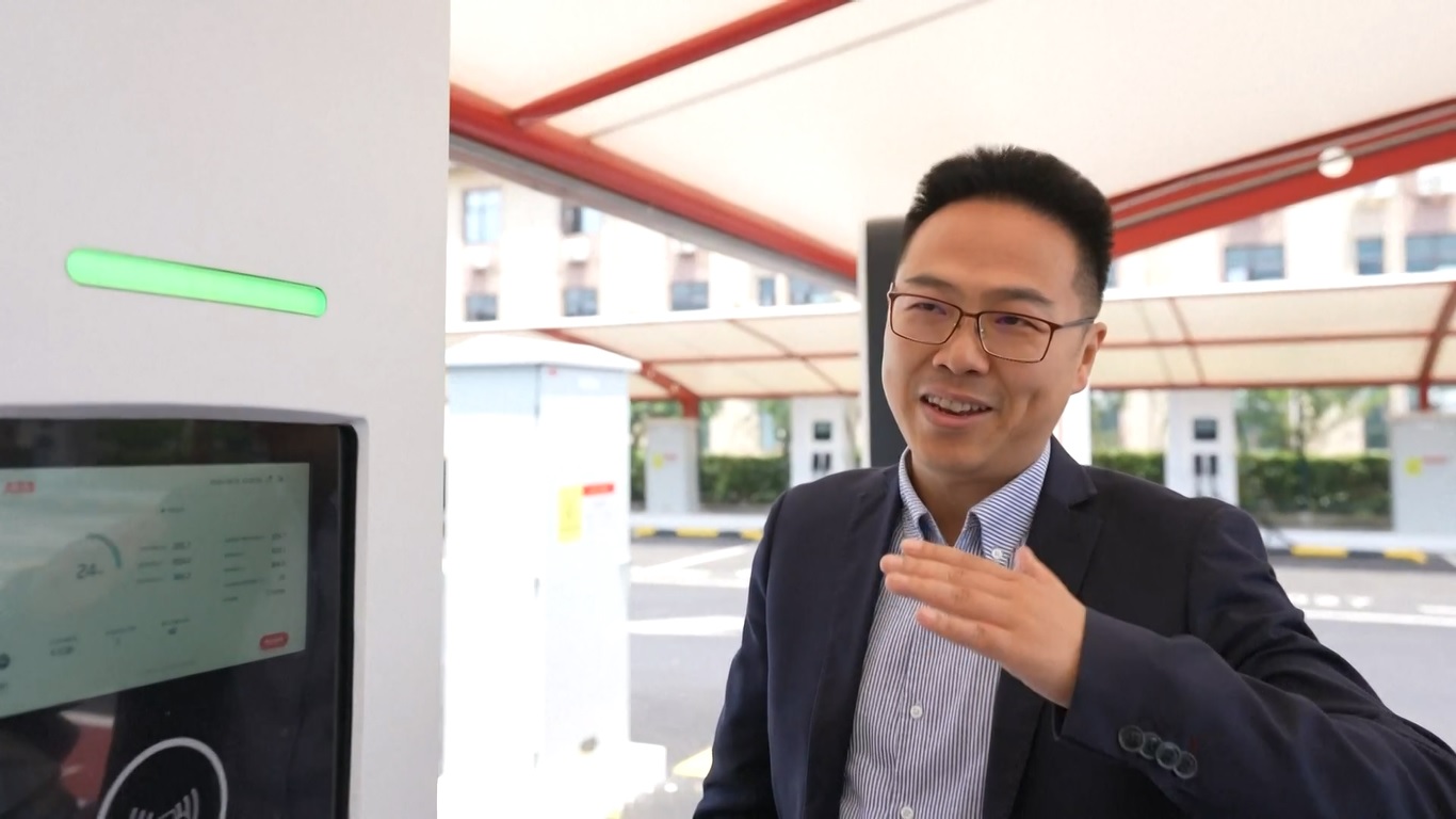 Adopsi EV yang meluas di Tiongkok juga telah mendorong produsen mobil untuk membangun jaringan pengisi daya mereka sendiri