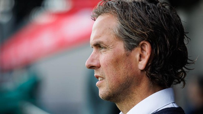 Heerenveen dikabarkan telah mengajukan tawaran kepada Alex Pastoor untuk menjadi pelatih tim mereka menggantikan Robin van Persie yang pindah ke Feyenoord