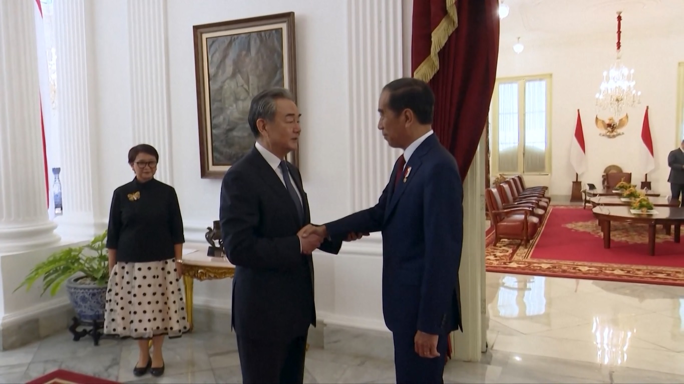 Jokowi mengatakan bahwa Tiongkok merupakan mitra kerja sama penting bagi Indonesia dan kemitraan strategis yang komprehensif antara kedua negara telah mempertahankan momentum yang baik
