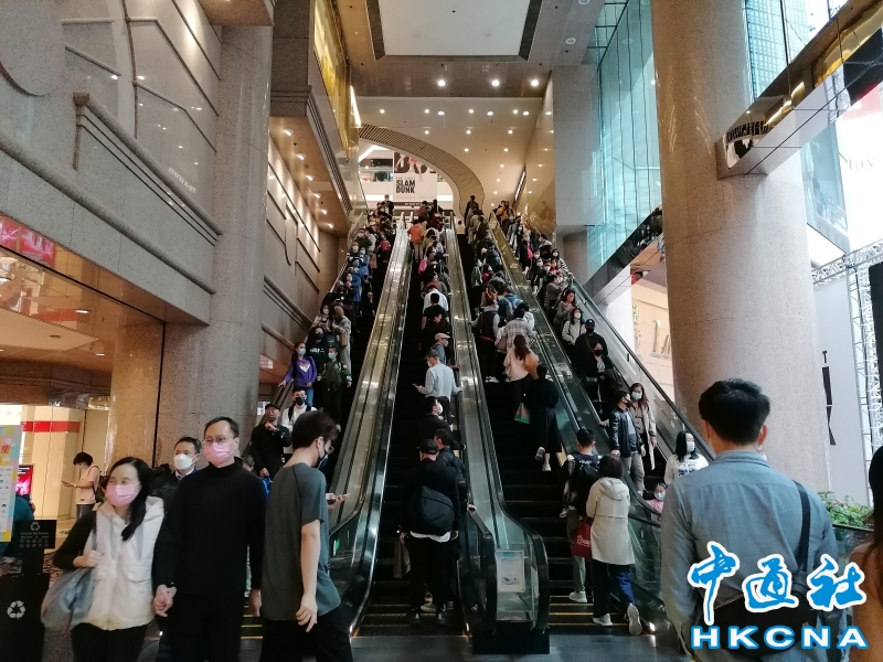 Dalam beberapa hari ini warga merasakan suasana meriah Tahun Baru Imlek di Times Square Hong Kong 