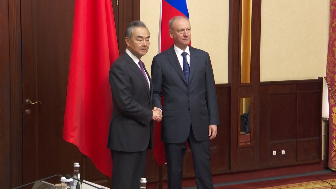 Wang Yi dan Nikolai Patrushev