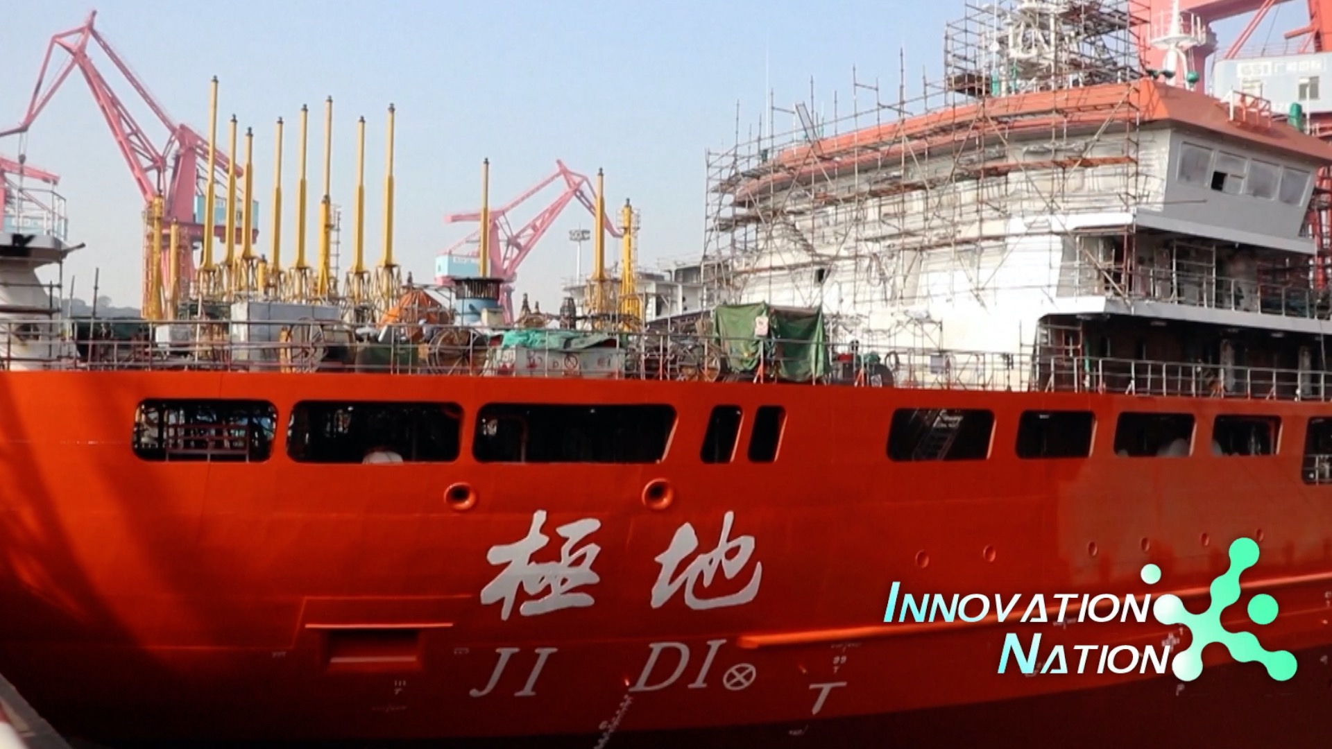 Fitur yang paling menonjol dari kapal ini adalah dapat membawa drone