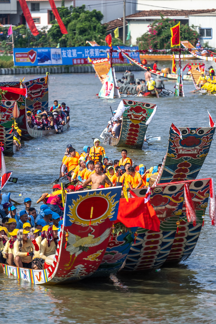 Upacara pembukaan tradisi lomba perahu naga Putian diadakan di Desa Huadi