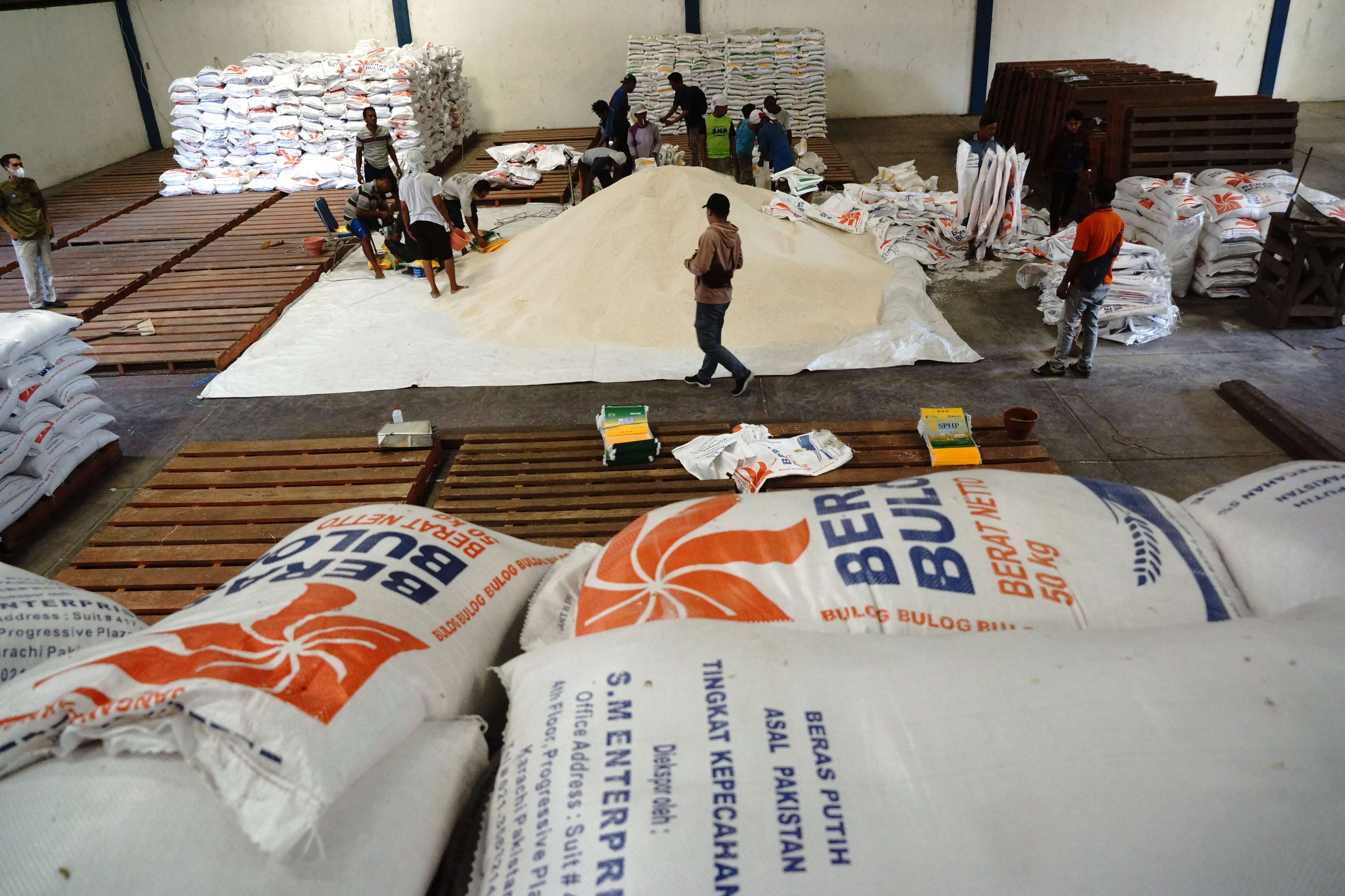 Untuk itu Bulog akan memilih pedagang yang bersedia menjual beras SPHP