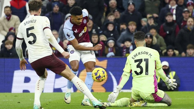 Manchester City benar-benar berada dalam kondisi krisis di Liga Inggris Hal itu bisa terlihat dari jarak The Citizens dengan Manchester United yang tinggal tiga angka