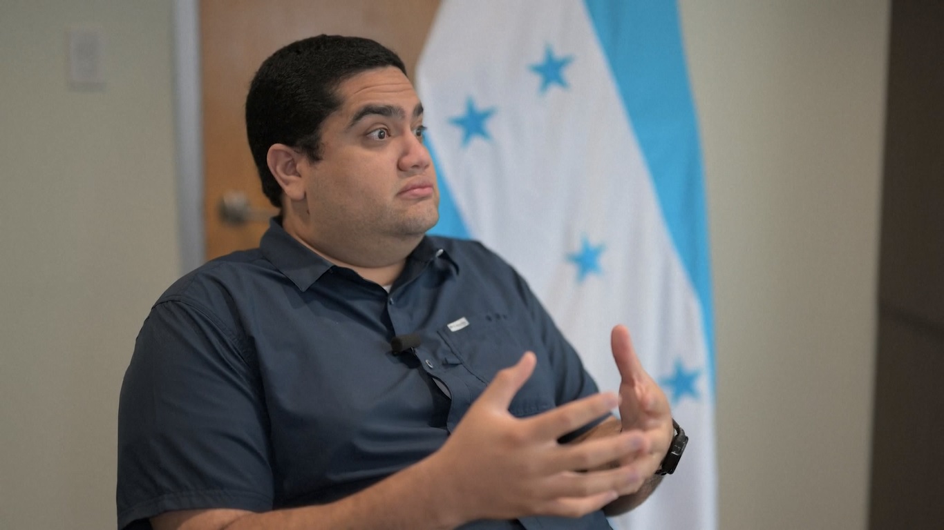 Menyusul pembentukan hubungan diplomatik dengan Tiongkok